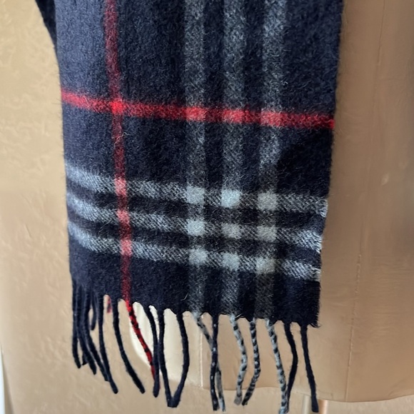 Burberry Cashmere wool blend winter Scarf Blue red and white with fringe - Picture 14 of 17